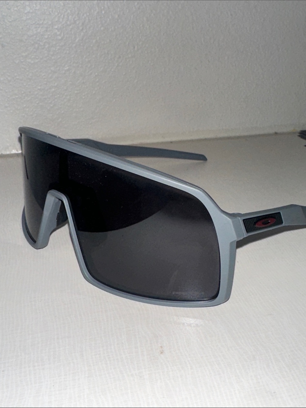 Oakley sutro grey